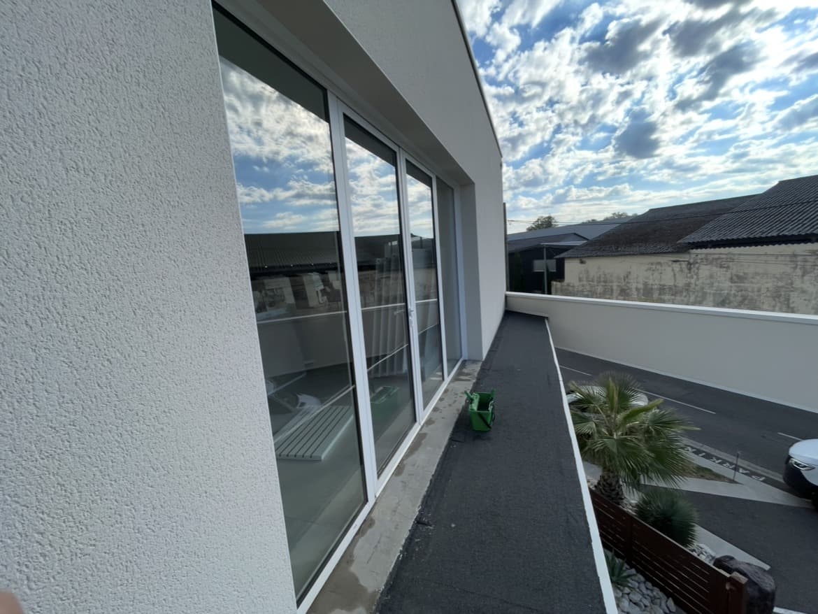 Vitrage intérieur et extérieur entretenu par OptiClean Services