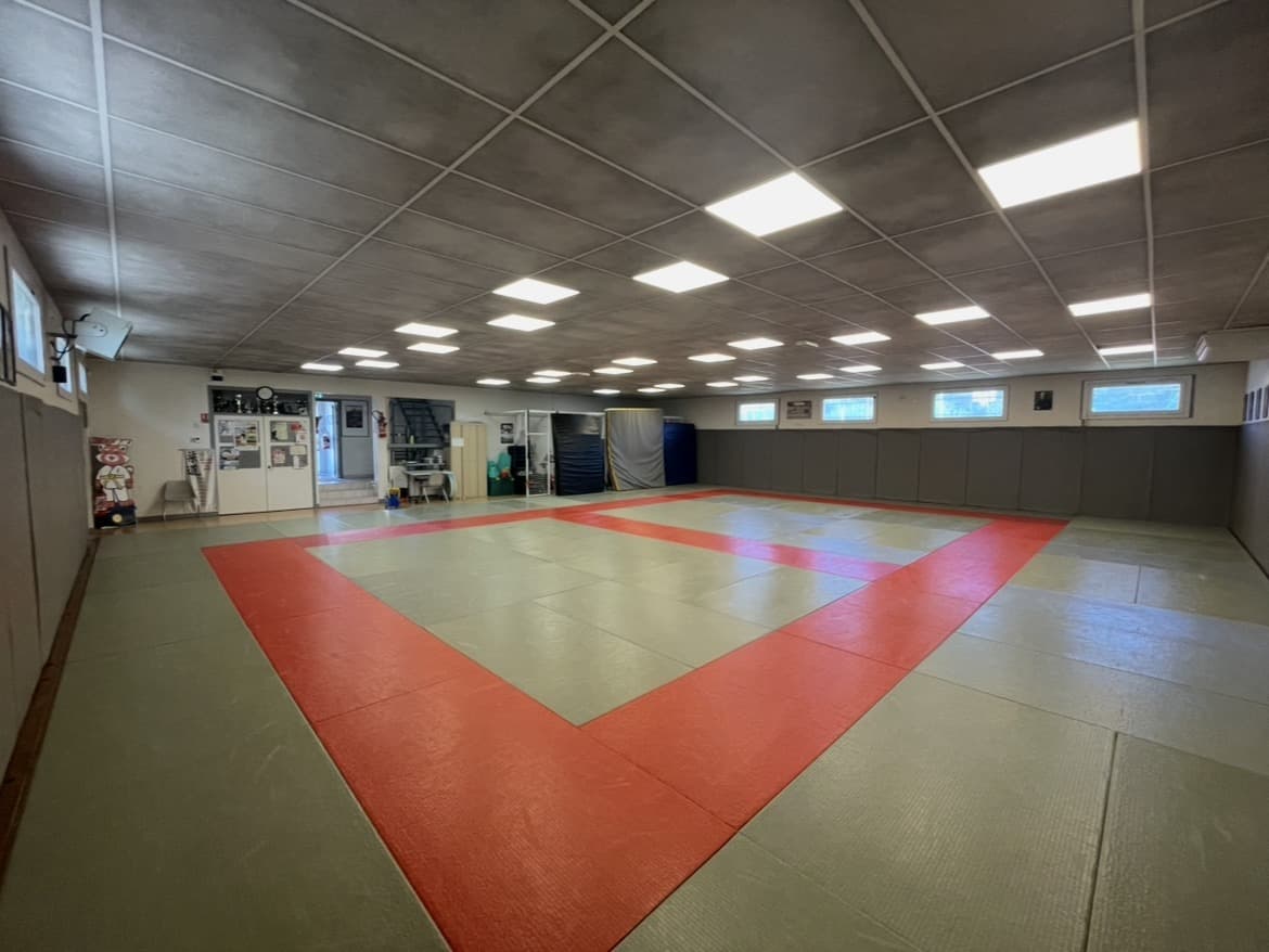 Salle de sport, vue d'ensemble, entretenue par OptiClean Services