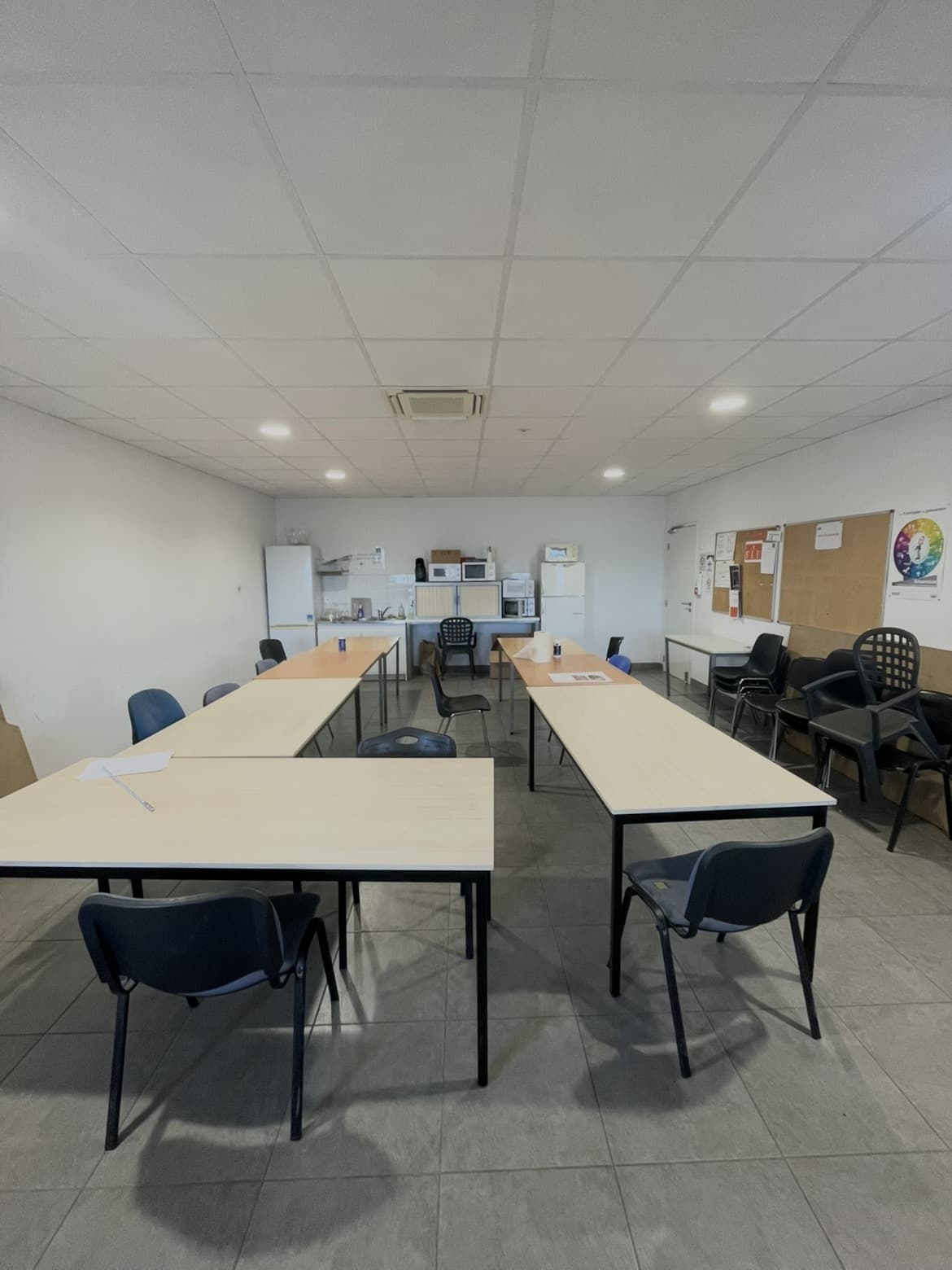 Salle de réunion — avant intervention OptiClean Services